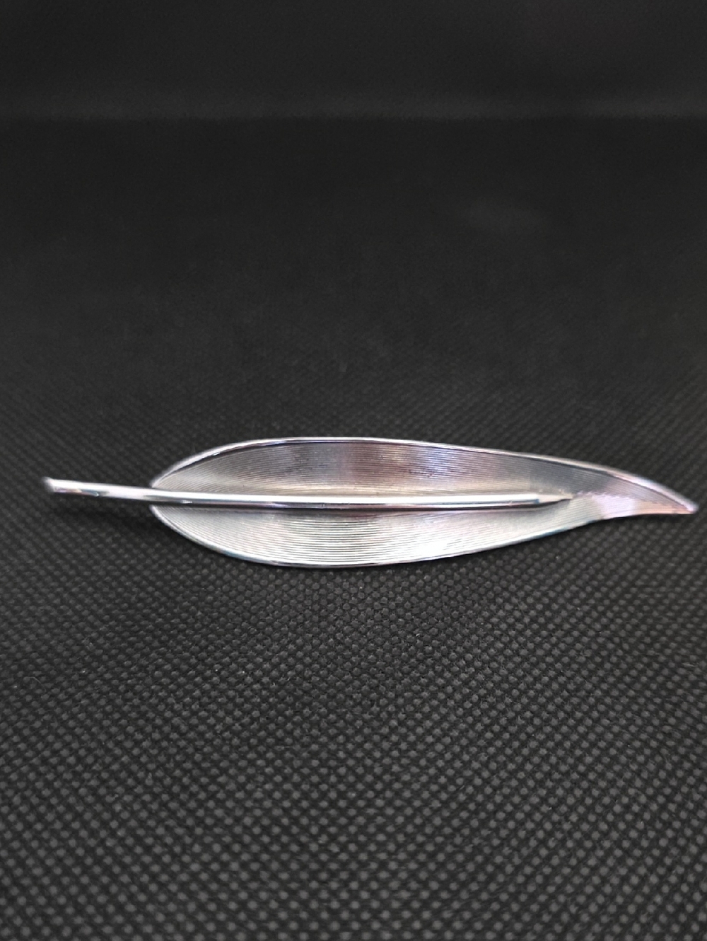 Vintage Silver Toned Leaf Feather Brooch Pin